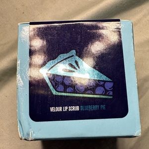 Jeffree Star Cosmetics Velour Lip Scrub “Blueberry Pie”🫐🥧